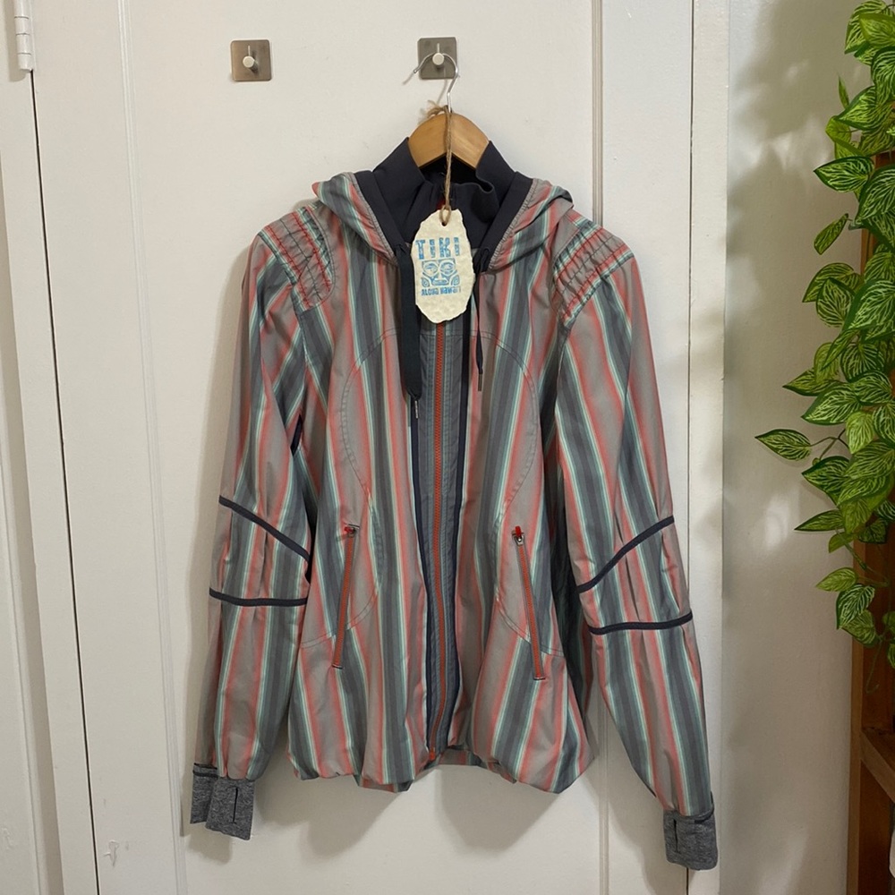Lululemon Light Jacket Alarming Ombre 12 Like New